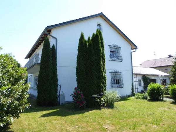Immobilie in Fridolfing - Großzügiges Zweifamilienhaus mit enormen Potenzial in 83413 Fridolfing zu verkaufen ! - Bild 3