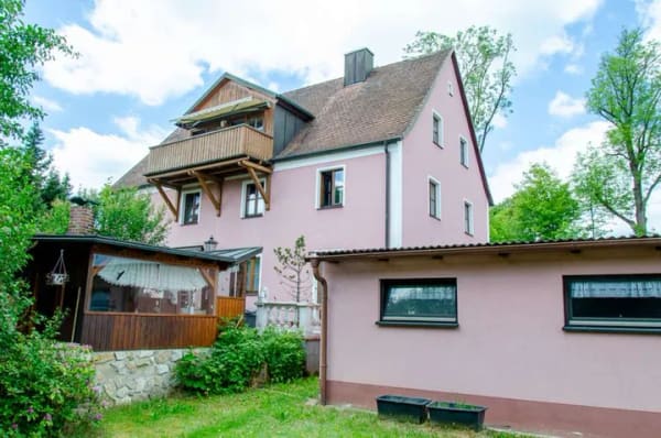 Immobilie in Vilseck - Gepflegtes Mehrfamilienwohnhaus mit wunderschönem Garten - Bild 1