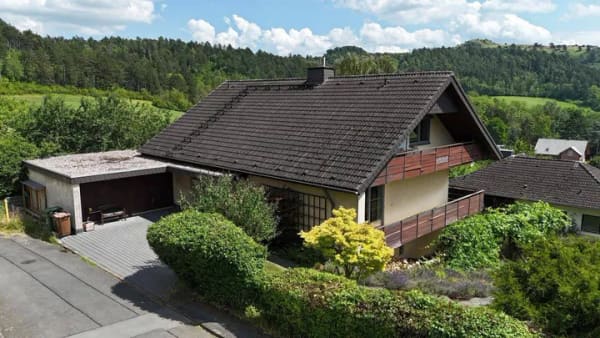 Immobilie in Zierenberg - Hochwertiges Ein- bis Zweifamilienhaus in bester Wohnlage von Zierenberg - Bild 2