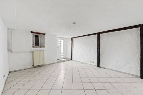 Immobilie in Hilzingen - Raumwunder mitten in Hilzingen! Romantisches Fachwerkhaus mit zwei Garagen - Bild 3