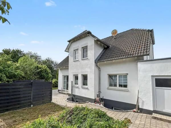 Immobilie in Lauterhofen - Gepflegtes Einfamilienhaus mit großer Garage in ruhiger Wohnlage von Lauterhofen-Trautmannshofen - Bild 1