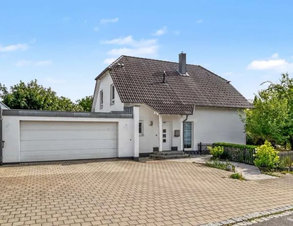 Immobilie in Lauterhofen - Gepflegtes Einfamilienhaus mit großer Garage in ruhiger Wohnlage von Lauterhofen-Trautmannshofen - Bild 2