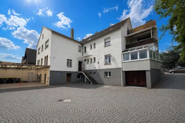 Immobilie in Swisttal - Vielseitiges Mehrfamilienhaus mit Investitionspotenzial und guter Rendite - Bild 1