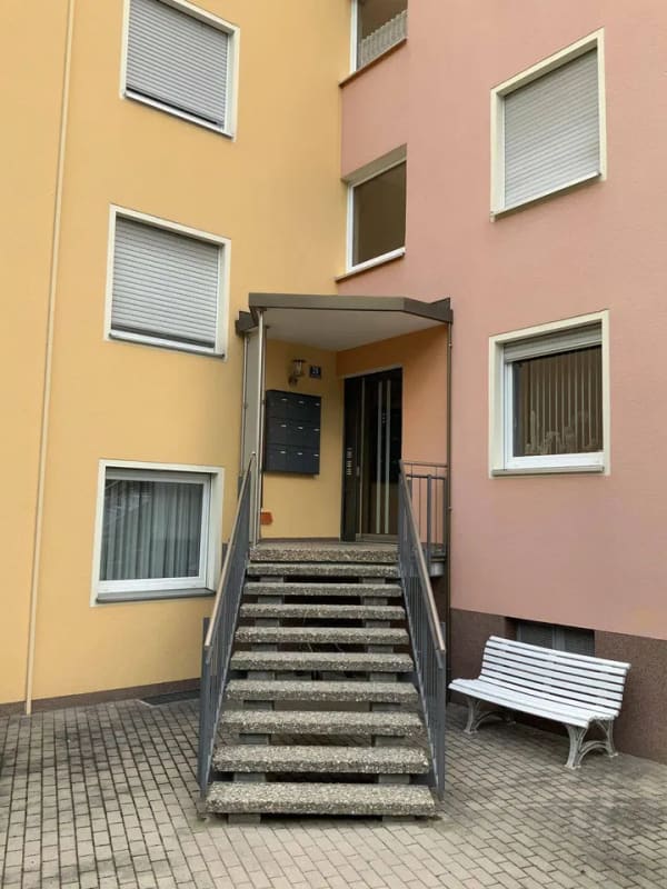 Immobilie in Tirschenreuth - Modernes 3,5-Zimmer-Juwel im Herzen von Tirschenreuth - Ihr sonniger Balkon wartet! - Bild 2