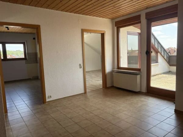 Immobilie in Löchgau - Sofort frei: großzügige 3,5-Zimmer-ETW mit Dachterrasse und Stellplatz, in schöner,ruhiger Randlage - Bild 1