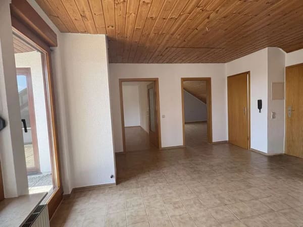 Immobilie in Löchgau - Sofort frei: großzügige 3,5-Zimmer-ETW mit Dachterrasse und Stellplatz, in schöner,ruhiger Randlage - Bild 2