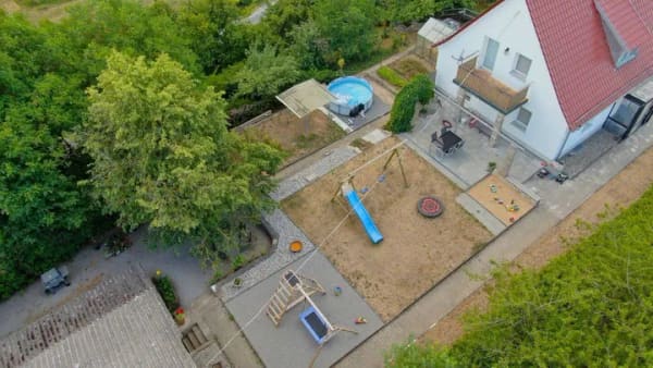 Immobilie in Aub - Modernes Einfamilienhaus mit separatem Nebengebäude in Aub - Wohnen & bis zu 14.600 € Mieteinnahmen jährlich möglich! - Bild 2