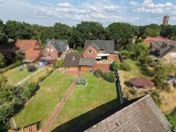 Immobilie in Geeste - Ein Zuhause mit Weitblick und Platz für Generationen-
Einfamilienhaus mit Einliegerwohnung in Geeste - Bild 2