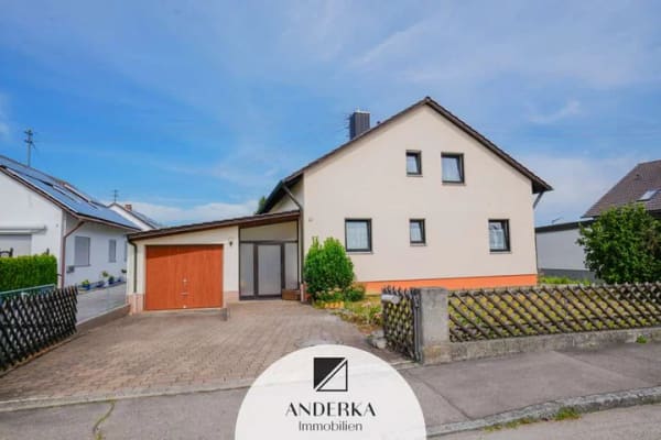 Immobilie in Ichenhausen - Charmant, gemütlich, voller Möglichkeiten. Einfamilienhaus in Ichenhausen / Oxenbronn zu verkaufen! - Bild 0