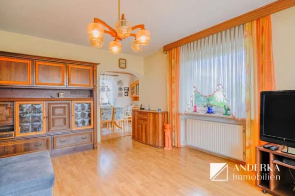 Immobilie in Ichenhausen - Charmant, gemütlich, voller Möglichkeiten. Einfamilienhaus in Ichenhausen / Oxenbronn zu verkaufen! - Bild 3