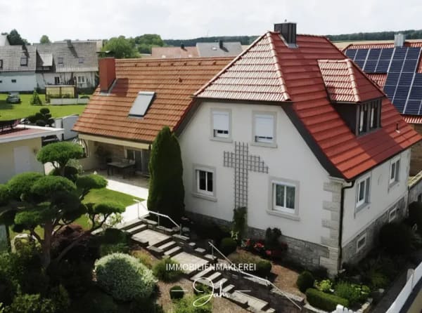 Immobilie in Werneck - Sofort einziehen - Einfamilienhaus mit hochwertiger Ausstattung zum Wohlfühlen für die ganze Familie - Bild 0