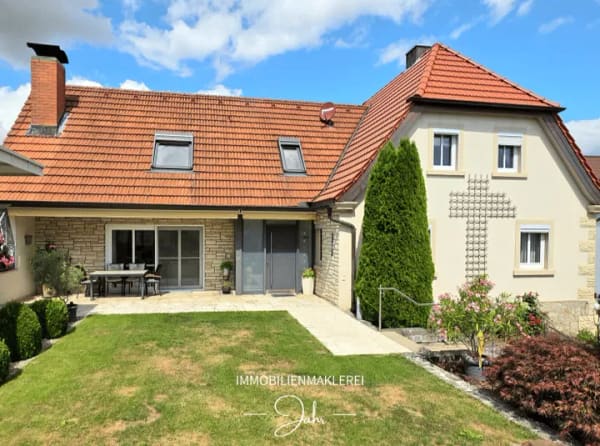 Immobilie in Werneck - Sofort einziehen - Einfamilienhaus mit hochwertiger Ausstattung zum Wohlfühlen für die ganze Familie - Bild 1