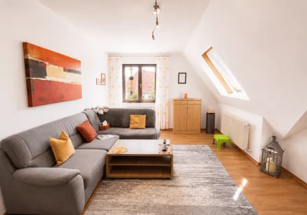 Immobilie in Gerolzhofen - Gepflegte 4-Zimmer-Eigentumswohnung in zentraler Lage von Gerolzhofen | 94 m² | Stellplatz | Vermietet - Bild 0