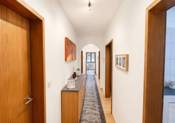 Immobilie in Gerolzhofen - Gepflegte 4-Zimmer-Eigentumswohnung in zentraler Lage von Gerolzhofen | 94 m² | Stellplatz | Vermietet - Bild 2