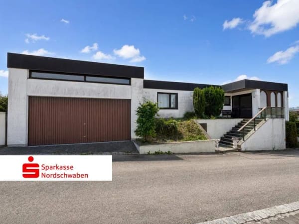 Immobilie in Donauwörth - Rohdiamant: Großzügiger Bungalow mit außergewöhnlichem Ausbaupotenzial - Bild 0