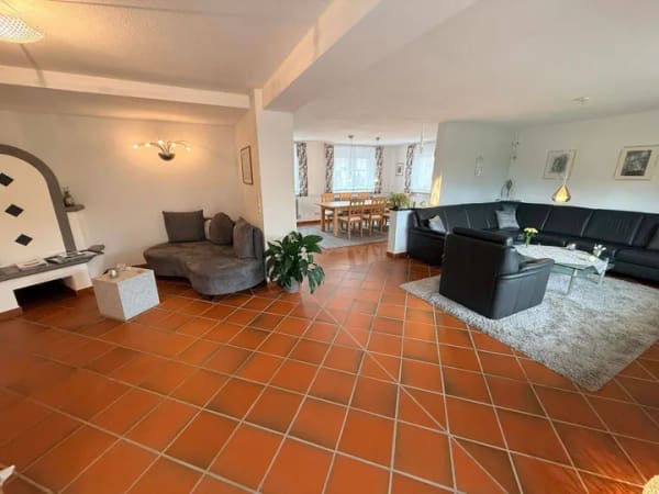 Immobilie in Rückersdorf - Großes Einfamilienhaus mit Ausbaureserve und weiterem Bauplatz im großen Garten - Bild 2