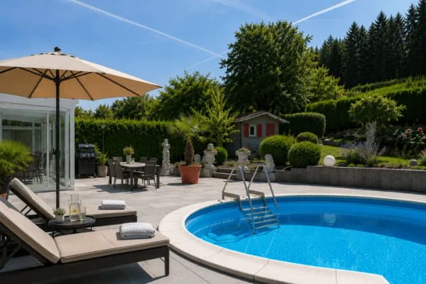 Immobilie in Waldachtal - Ein Zuhause wie im Urlaub – großzügiges Einfamilienhaus mit Pool am Waldrand - Bild 0