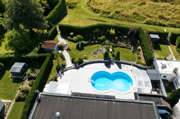 Immobilie in Waldachtal - Ein Zuhause wie im Urlaub – großzügiges Einfamilienhaus mit Pool am Waldrand - Bild 1