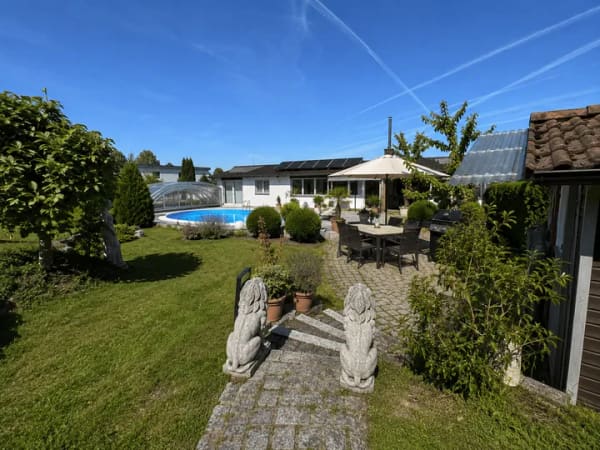Immobilie in Waldachtal - Ein Zuhause wie im Urlaub – großzügiges Einfamilienhaus mit Pool am Waldrand - Bild 3