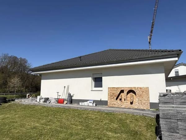 Immobilie in Wittibreut - Alles auf einer Ebene - ländlich gelegener, moderner Bungalow mit großzügigem Grundstück - Bild 2