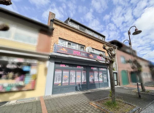 Immobilie in Aldenhoven - Wohn- und Geschäftshaus in zentraler Lage von Aldenhoven mit vielseitiger Gewerbeeinheit und zwei großzügigen Wohnungen - Bild 1