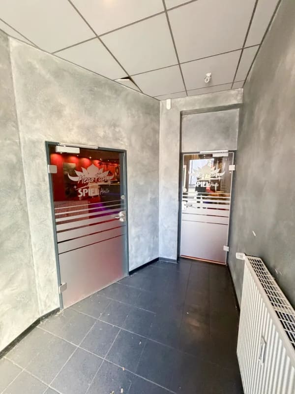 Immobilie in Aldenhoven - Wohn- und Geschäftshaus in zentraler Lage von Aldenhoven mit vielseitiger Gewerbeeinheit und zwei großzügigen Wohnungen - Bild 2