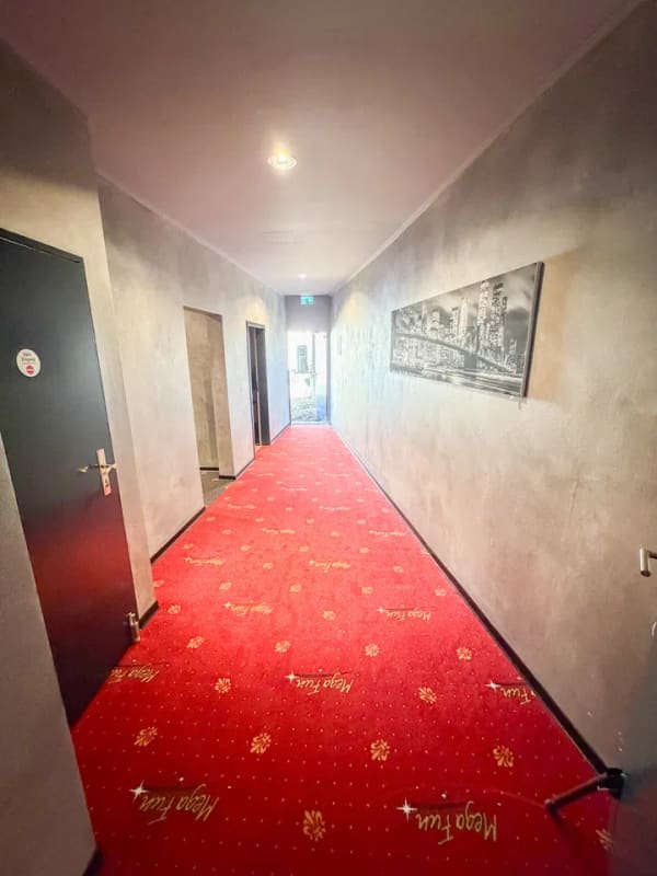 Immobilie in Aldenhoven - Wohn- und Geschäftshaus in zentraler Lage von Aldenhoven mit vielseitiger Gewerbeeinheit und zwei großzügigen Wohnungen - Bild 3