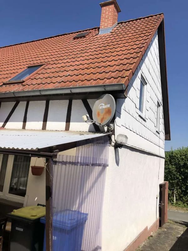 Immobilie in Blankenhain - BLANKENHAIN OT SCHWARZA : Freistehendes teilsaniertes Einfamilienhaus mit Garten, Nebengelaß+ Garage - Bild 1