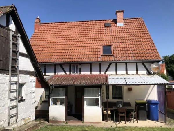 Immobilie in Blankenhain - BLANKENHAIN OT SCHWARZA : Freistehendes teilsaniertes Einfamilienhaus mit Garten, Nebengelaß+ Garage - Bild 2