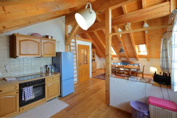 Immobilie in Weiler-Simmerberg - Große, rustikal ausgebaute 5-Zimmer-Traumwohnung im Dachgeschoss mit Balkon, Garage u. Gartennutzung - Bild 3