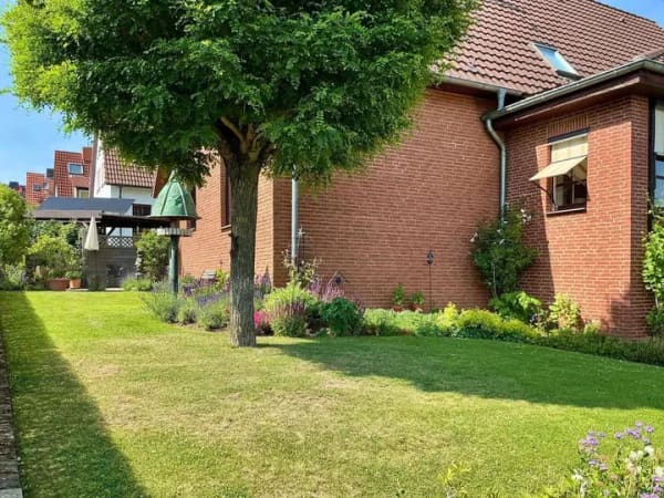 Immobilie in Adelebsen - Gepflegtes Zweifamilienhaus mit großzügigem Raumangebot auf attraktivem Eckgrundstück in Adelebsen - Bild 2