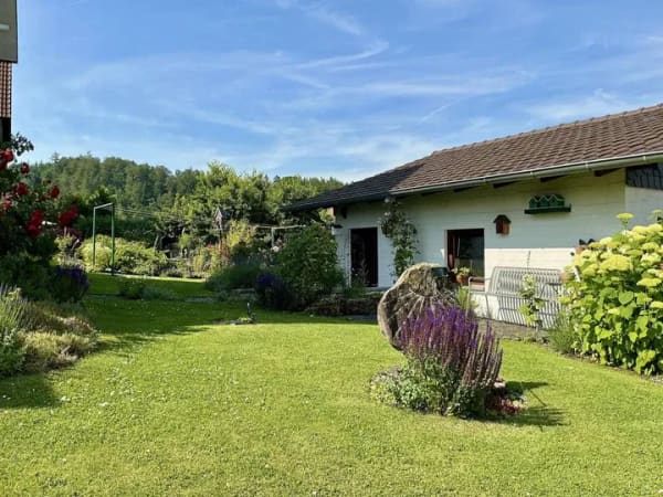 Immobilie in Adelebsen - Gepflegtes Zweifamilienhaus mit großzügigem Raumangebot auf attraktivem Eckgrundstück in Adelebsen - Bild 4