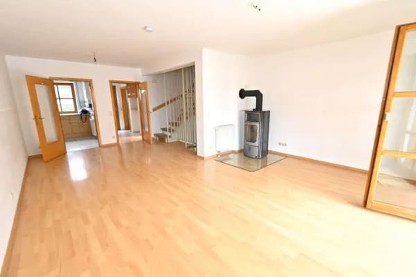 Immobilie in Mickhausen - Schönes Reihenmittelhaus - Garage, Garten, Terrasse, Balkon, Kaminofenanschluss und tollem Zuschnitt - Bild 3