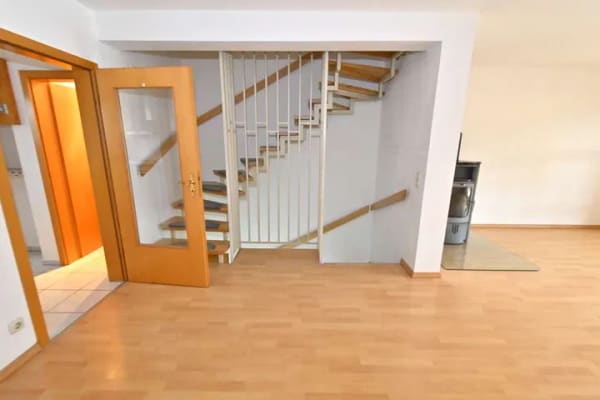 Immobilie in Mickhausen - Schönes Reihenmittelhaus - Garage, Garten, Terrasse, Balkon, Kaminofenanschluss und tollem Zuschnitt - Bild 4