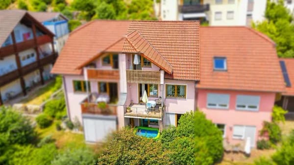Immobilie in Randersacker - Familienfreundliches Reihenmittelhaus mit Sauna, Garage und herrlichem Fernblick ins Grüne - Bild 1