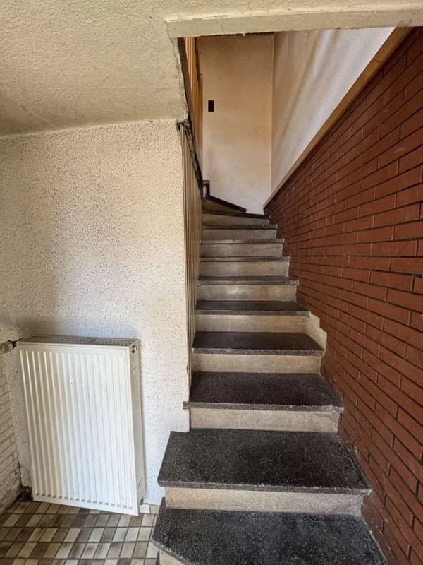 Immobilie in Schallodenbach - Schallodenbach - Renovierungsbedürftiges Einfamilienhaus mit Garage
 - Bild 3