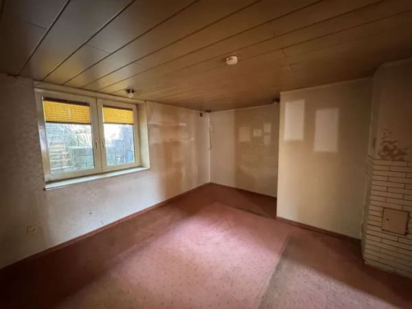 Immobilie in Schallodenbach - Schallodenbach - Renovierungsbedürftiges Einfamilienhaus mit Garage
 - Bild 4