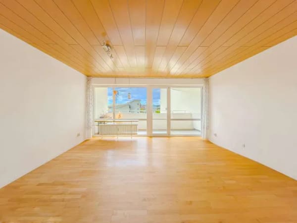 Immobilie in Hemmingen - Wohnen mit Weitblick: großzügige 4,5-Zimmer-Wohnung mit sonniger Süd-Loggia! - Bild 1