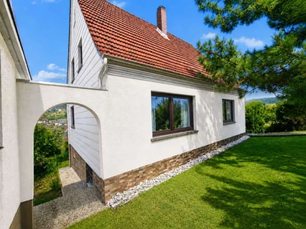 Immobilie in Waldaschaff - Wohnen mit Weitblick – gepflegtes, freistehendes Einfamilienhaus in traumhafter Aussichtslage in W - Bild 1