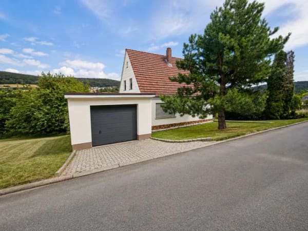 Immobilie in Waldaschaff - Wohnen mit Weitblick – gepflegtes, freistehendes Einfamilienhaus in traumhafter Aussichtslage in W - Bild 2