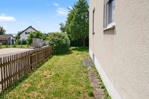 Immobilie in Gerzen - Mehrfamilienhaus mit 3 Wohnungen  und Entwicklungsbedarf in Gerzen - Bild 1