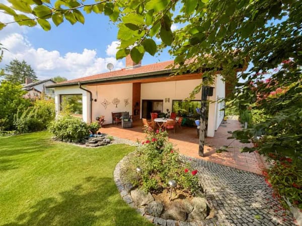 Immobilie in Bensheim - Großzügiges  Einfamilienhaus  mit viel Potenzial - Bild 0
