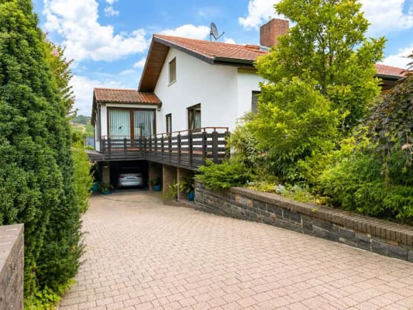 Immobilie in Bensheim - Großzügiges  Einfamilienhaus  mit viel Potenzial - Bild 1