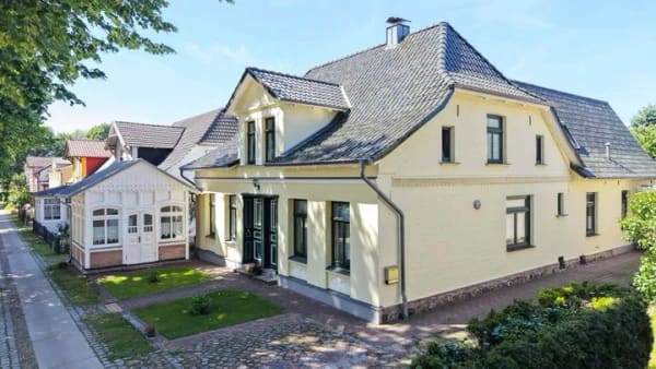 Immobilie in Wustrow - Modernisiertes Kapitänshaus in strandnaher Lage - Bild 1