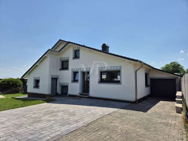 Immobilie in Oberhonnefeld-Gierend - Das BESONDERE: Frisch modernisiertes Split-Level-Haus mit exklusivem Design, Kamin & Premium-Küche! - Bild 0