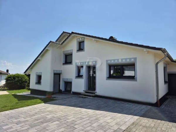 Immobilie in Oberhonnefeld-Gierend - Das BESONDERE: Frisch modernisiertes Split-Level-Haus mit exklusivem Design, Kamin & Premium-Küche! - Bild 1