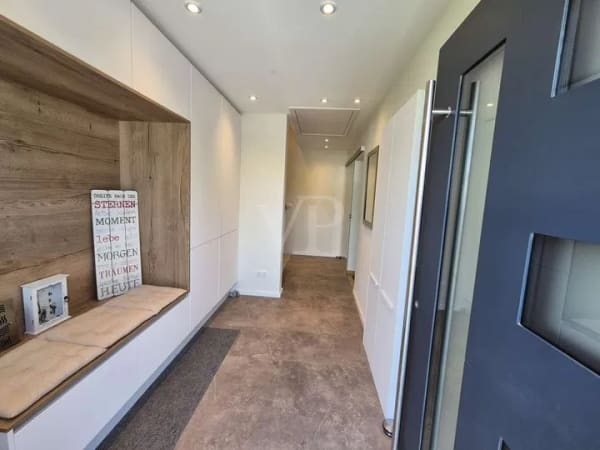 Immobilie in Oberhonnefeld-Gierend - Das BESONDERE: Frisch modernisiertes Split-Level-Haus mit exklusivem Design, Kamin & Premium-Küche! - Bild 3