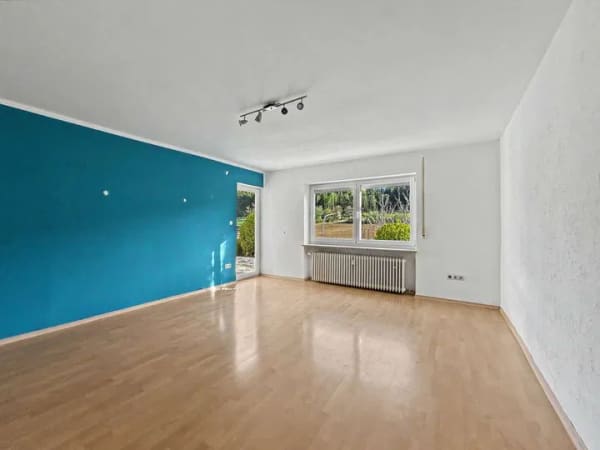 Immobilie in Altmannstein - Gepflegtes Haus in Schamhaupten mit Panoramablick, zwei Wohnebenen und PV-Anlage - Bild 2