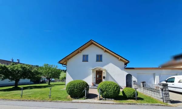 Immobilie in Sankt Oswald-Riedlhütte - Sonniger, bezahlbarer Familien(t)raum mit Garagen, Gartenhaus, Werkstatt, Küche und mega Garten. - Bild 2