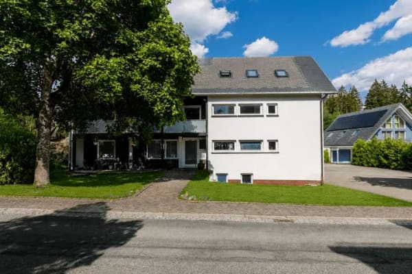 Immobilie in Hinterzarten - Gepflegtes Mehrfamilienhaus mit 7 Wohneinheiten – attraktive Kapitalanlage im Hochschwarzwald - Bild 0
